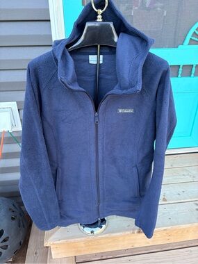 Columbia Navy Blue Full-Zip Fleece Hoodie. Women’s size large. Great condition.